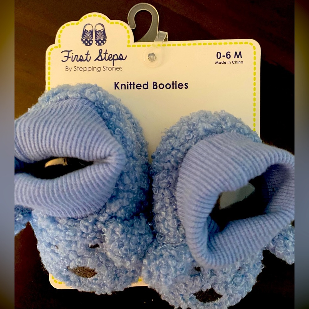 First Steps by Stepping Stones blue knitted baby booties. Size 0-6mo. NWT